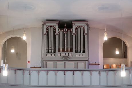Die Hey-Orgel im historischen Ratzmann-Prospekt.